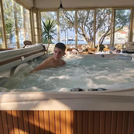 Tatil Evi House Barakokula Lumbarda